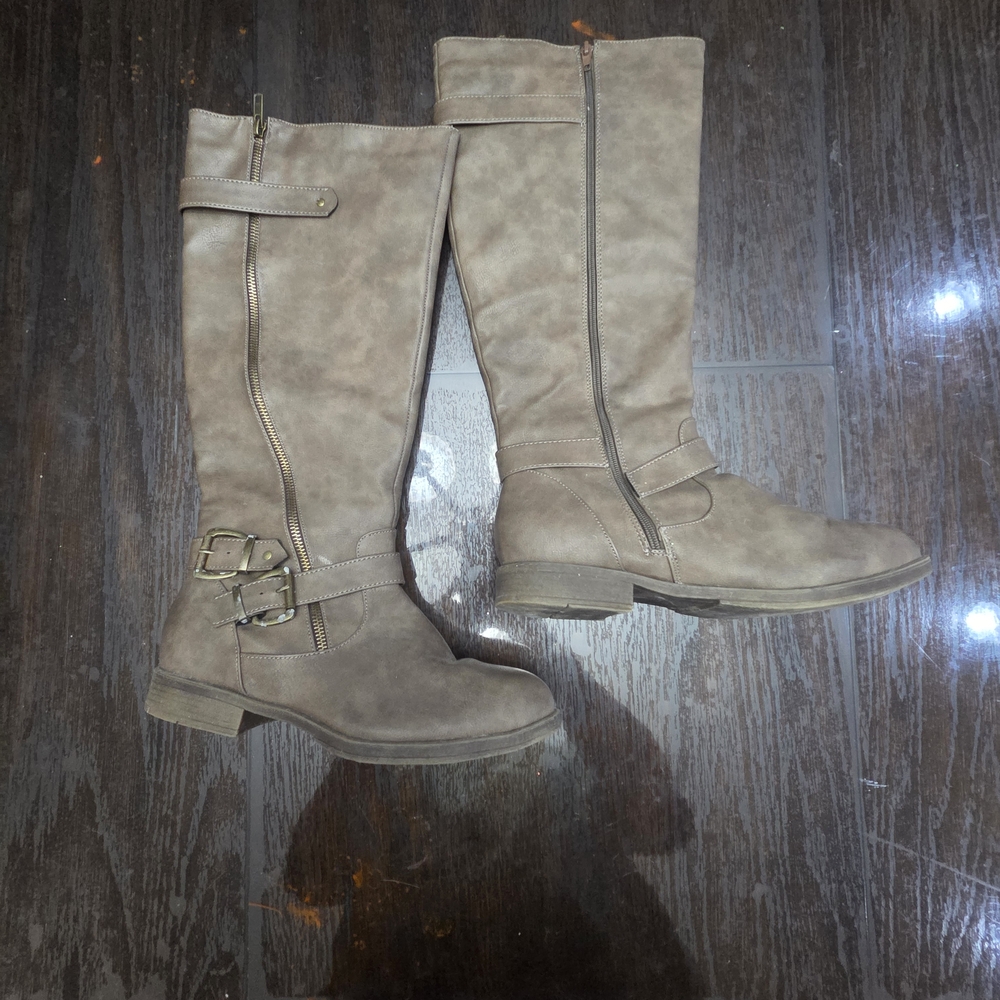 Stylish Tan Knee-High Women's Boots